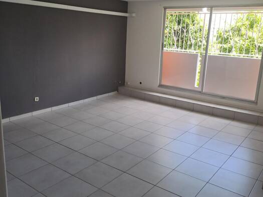 Appartement à louer 690 € 2 pièces 1 chambre 64,6 m² RDC Pointe-à-Pitre 97110