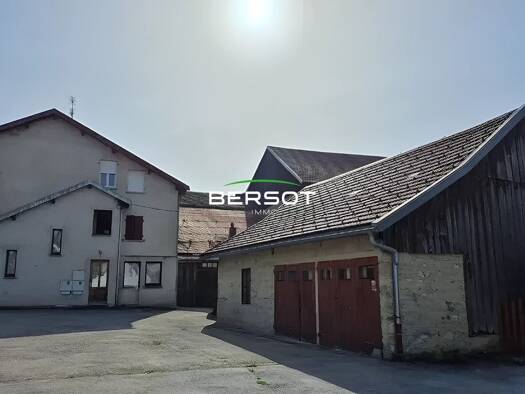 Appartement à vendre 298 000 € 6 pièces 3 chambres 268 m² Étage 1/2 Montperreux 25160