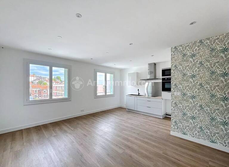 Appartement à louer 595 € 2 pièces 1<br/>chambre 42,5 m²<br/>superficie 1/3<br/>étage André Theuriet Clermont-Ferrand 63000
