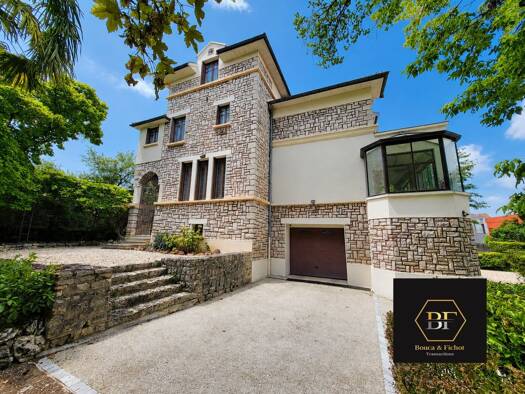 Demeure à vendre 570 000 € 11 pièces 8 chambres 390 m² 1 897 m² de terrain Chagny 71150