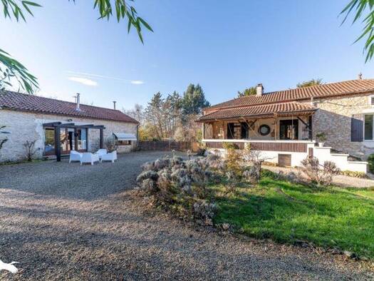 Maison à vendre 467 000 € 8 pièces 4 chambres 275 m² 3 787 m² de terrain Touzac 46700