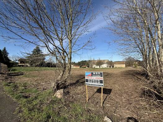 Terrain constructible à vendre 25 000 € 910 m² de terrain La Clayette 71800