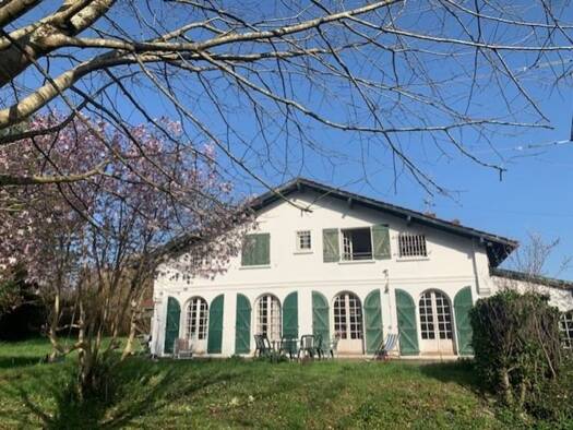 Maison à vendre 995 000 € 10 pièces 8 chambres 232 m² 4 887 m² de terrain Ascain 64310