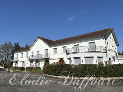 Local commercial à vendre 472 500 € 800 m² de surface de vente Lamarque-Pontacq 65380