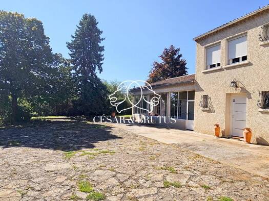 Maison à vendre 330 000 € 6 pièces 5 chambres 181,6 m² 6 221 m² de terrain Saint-Germain-Laval 42260