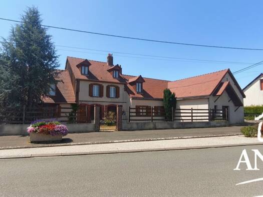 Maison à vendre 299 000 € 8 pièces 6 chambres 377 m² 550 m² de terrain Dampierre-sous-Brou 28160