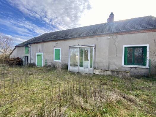 Maison à vendre 57 500 € 4 pièces 2 chambres 65 m² 1 335 m² de terrain Vitry sur Loire 71140