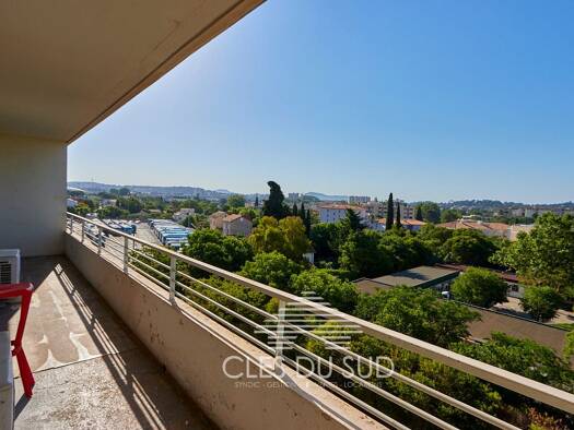 Appartement à vendre 110 000 € 4 pièces 3 chambres 67 m² Étage 4/4 Brunet Toulon 83000