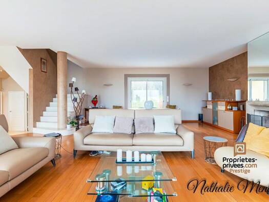 Maison à vendre 1 790 000 € 7 pièces 6 chambres 250 m² 3 000 m² de terrain Centre et Nord Ouest Saint-Didier-au-Mont-d'Or 69370