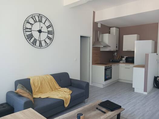 Appartement à louer 450 € 2 pièces 1 chambre 35 m² Étage 1/2 La Réole 33190