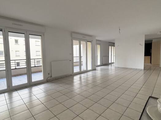 Appartement à vendre 260 000 € 5 pièces 3 chambres 100,2 m² Étage 2/5 Palente - Orchamps - La Combe Saragosse Besançon 25000