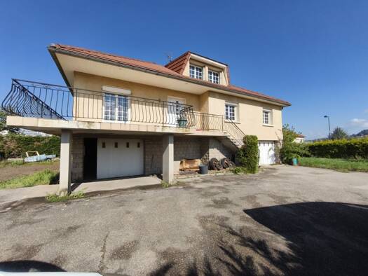 Maison à vendre 235 000 € 7 pièces 6 chambres 155 m² 800 m² de terrain Chamboeuf 42330