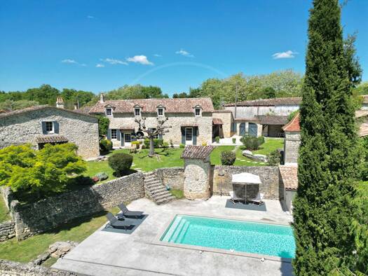 Maison à vendre 630 000 € 7 pièces 4 chambres 280 m² 1 115 m² de terrain Rauzan 33420