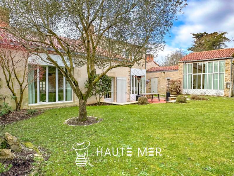 Maison à vendre, 318m², TALMONT SAINT HILAIRE