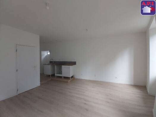 Appartement à louer 450 € 2 pièces 1 chambre 38 m² Étage 2/3 Tarascon-sur-Ariège 09400
