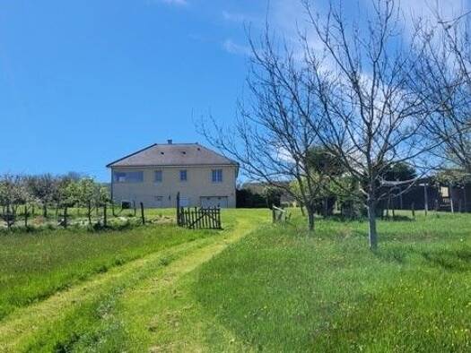 Maison de plain-pied à vendre 244 950 € 6 pièces 3 chambres 122 m² 9 350 m² de terrain Reygade 19430