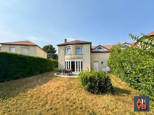 Maison à vendre 518 988 € 4 chambres 105 m² 338 m² de terrain Bussy-Saint-Georges 77600