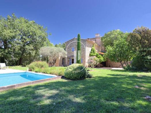 Maison de ville à vendre 1 900 000 € 6 chambres 220 m² 10 147 m² de terrain Gordes 84220