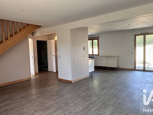 Maison à vendre 195 000 € 5 pièces 4 chambres 109 m² 1 789 m² de terrain Poligny 77167
