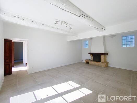 Duplex à louer 900 € 4 pièces 3 chambres 122 m² RDC/2 Camaret-sur-Aigues 84850