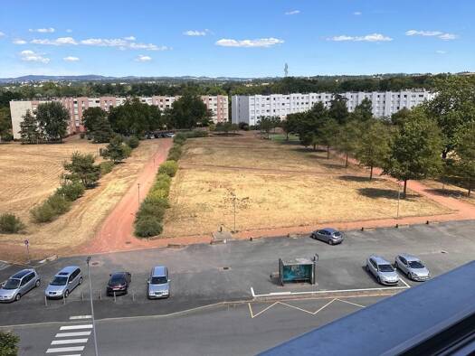 Appartement à vendre 74 300 € 4 pièces 2 chambres 77 m² Étage 6/7 Le Parc Roanne 42300