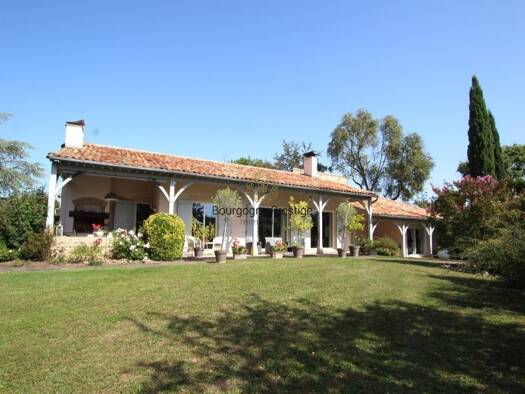 Maison de ville à vendre 1 519 000 € 18 pièces 11 chambres 522 m² 12 480 m² de terrain Tournus 71700