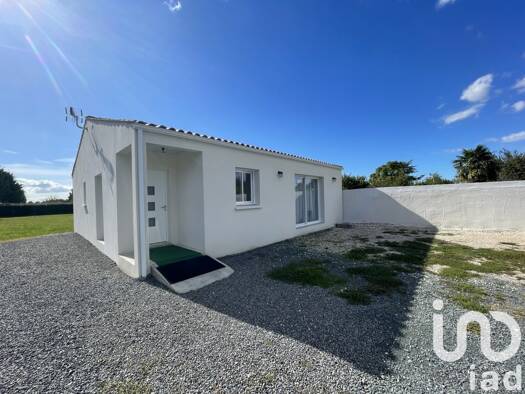 Maison de plain-pied à vendre 208 900 € 3 pièces 2 chambres 92 m² 1 247 m² de terrain Bords 17430