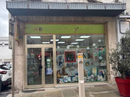 Local commercial avec bail commercial 1 600 € 146 m² de surface de vente Peripherie Sud Sallanches 74700