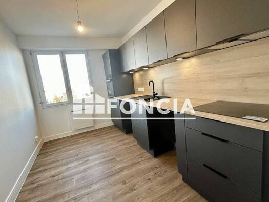 Appartement à louer 750 € 3 pièces 1 chambre 66 m² 1er étage Saint-Nazaire 44600