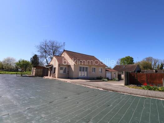 Maison de plain-pied à vendre 168 000 € 4 pièces 2 chambres 80 m² 871 m² de terrain Longueville 77650