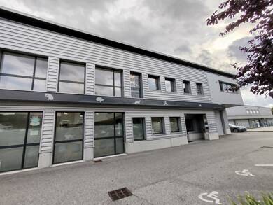 Local commercial à louer 1 065 € 62 m² de surface de vente Sillingy 74330