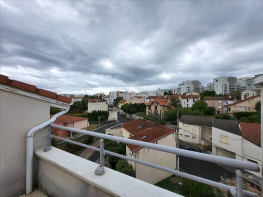 Duplex à louer 700 € 2 pièces 1 chambre 56,4 m² Étage 3/3 République Clermont-Ferrand 63000