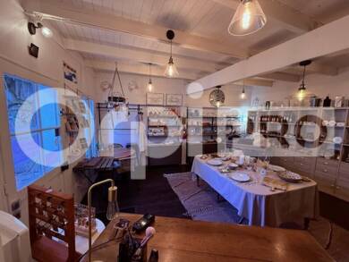 Local commercial avec bail commercial 1 446 € 31,6 m² de surface de vente Ars en Re 17590