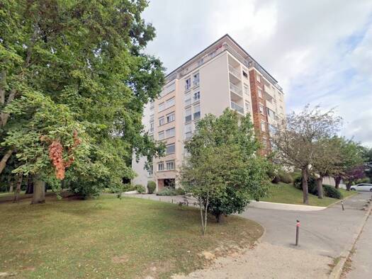 Appartement à vendre 250 000 € 5 pièces 4 chambres 104 m² Étage 1/4 Friches Maurepas 78310
