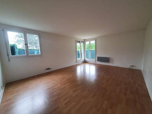 Appartement à louer 903 € 2 pièces 1 chambre 54,2 m² RDC Ancien Centre Ville Ermont 95120