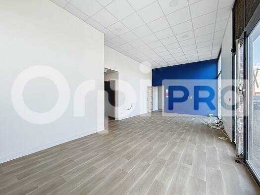 Local commercial à louer 1 505 € 100 m² de surface de vente Beauvais 60000