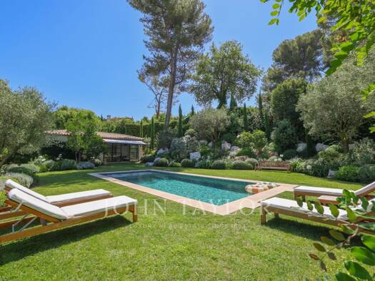 Maison de plain-pied à vendre 3 490 000 € 7 pièces 5 chambres 258 m² 2 308 m² de terrain Collines Le Cannet 06110