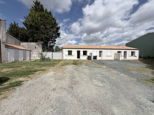 Maison de plain-pied à vendre - Première occupation 485 000 € 6 pièces 3 chambres 140 m² 873 m² de terrain Clavette 17220