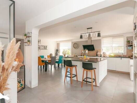Maison de plain-pied à vendre 432 596 € 4 pièces 3 chambres 116 m² 792 m² de terrain Montbazin 34560