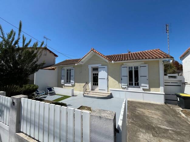 Maison à louer 930 € 3 pièces 2 chambres 59,7 m² 185 m² de terrain Le Chay-Les Gardes Royan 17200