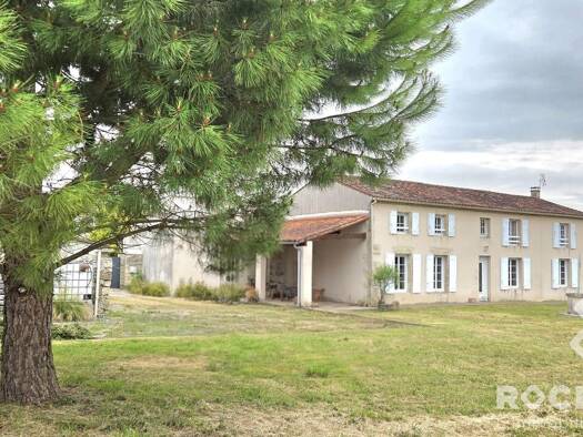 Maison à vendre 219 900 € 6 pièces 3 chambres 160 m² 1 960 m² de terrain Saint-Pardoult 17400
