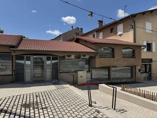 Local commercial à vendre 220 000 € 260 m² de surface de vente Le Bourg Bourg-de-Péage 26300