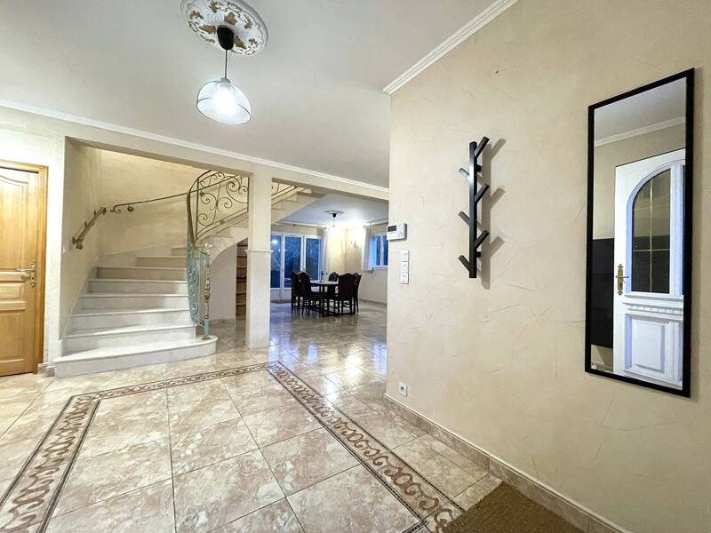 Maison à louer, 210m², BUSSY SAINT GEORGES