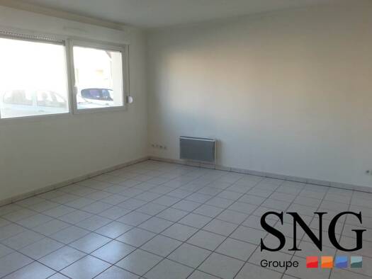 Appartement à louer 450 € 1 pièce 34,2 m² RDC Est Lens 62300