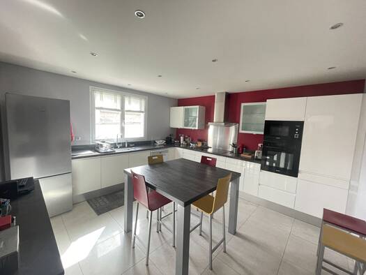 Maison à vendre 357 000 € 5 pièces 3 chambres 157 m² 586 m² de terrain Villenoy 77124