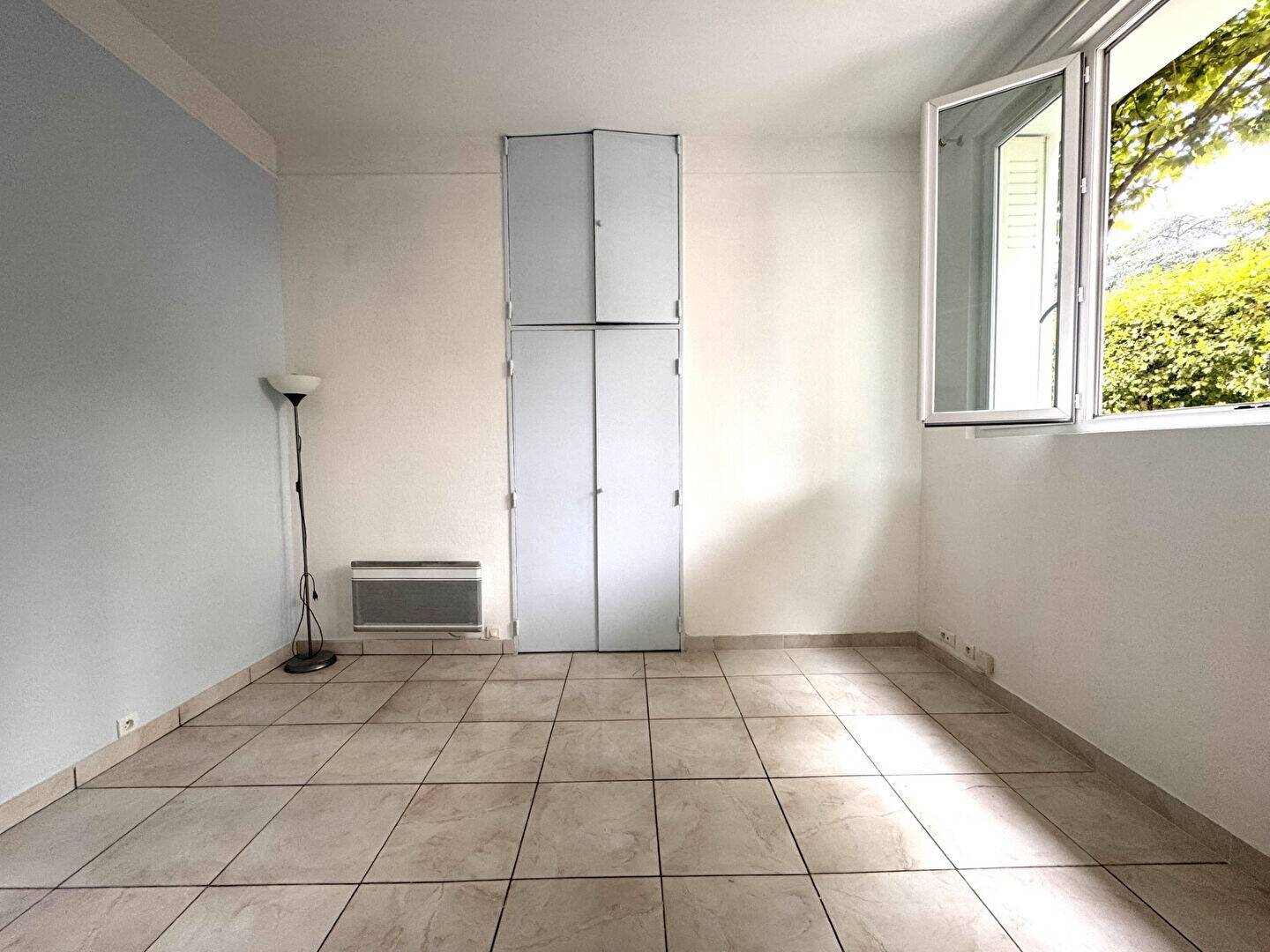 Maison à louer, 17m², COURBEVOIE