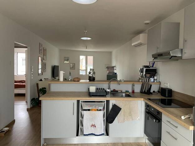 Appartement à louer 700 € 3 pièces 2 chambres 71 m² Dernier étage, Étage 1/1 Bourg Neuf Mont-de-Marsan 40000