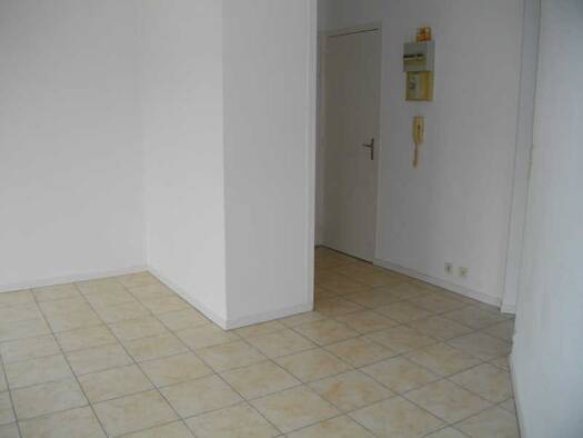 Appartement à louer 576 € 2 pièces 1 chambre 40 m² 2ème étage Angerville 91670