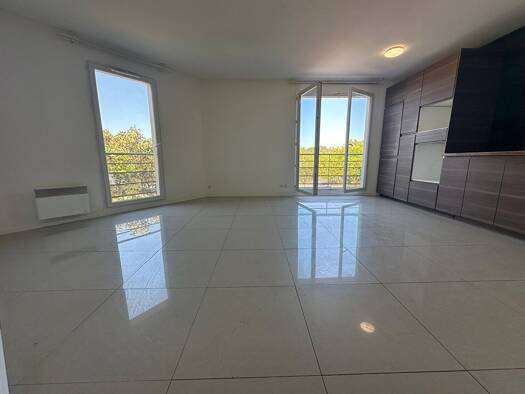 Appartement à vendre 145 000 € 3 pièces 2 chambres 60,72 m² Étage 2/4 Centre Savigny-le-Temple 77176