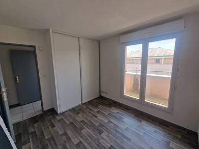 Appartement à louer 545 € 2 pièces 1 chambre 49 m² Dernier étage, Étage 3/3 Briand Leclerc Sens 89100
